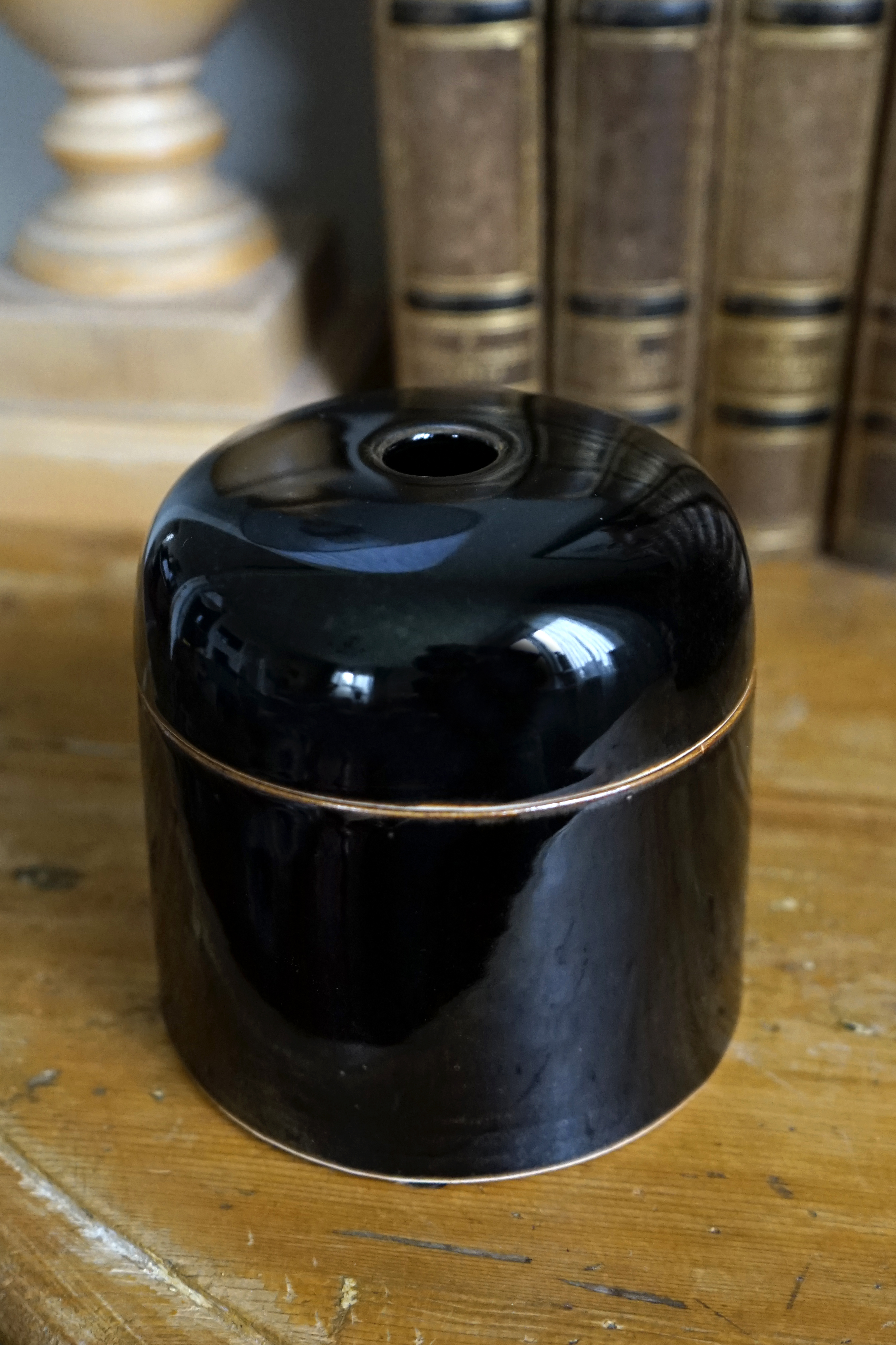 burk keramik stengods svart glasyr hantverk